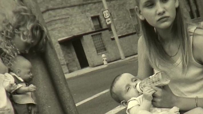 Telediario 1 - Exposición de Mary Ellen Mark, fotos a los márgenes de la sociedad, en la Fundación Foto Colectania