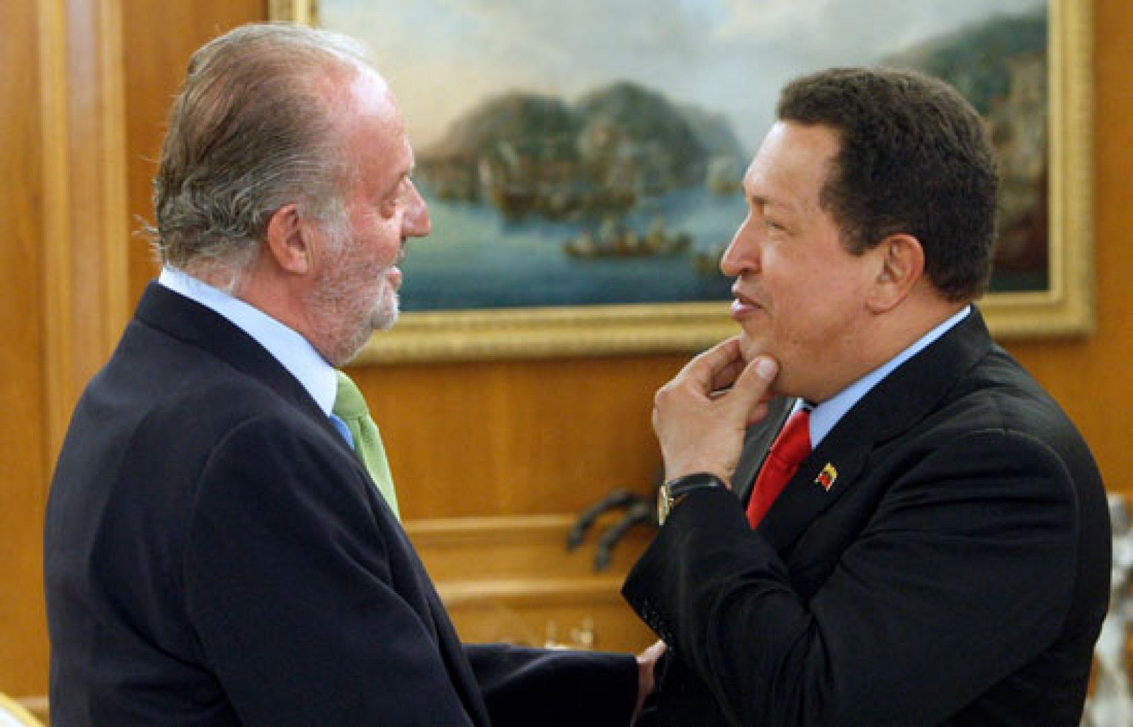 El rey recibe a Hugo Chávez en La Zarzuela