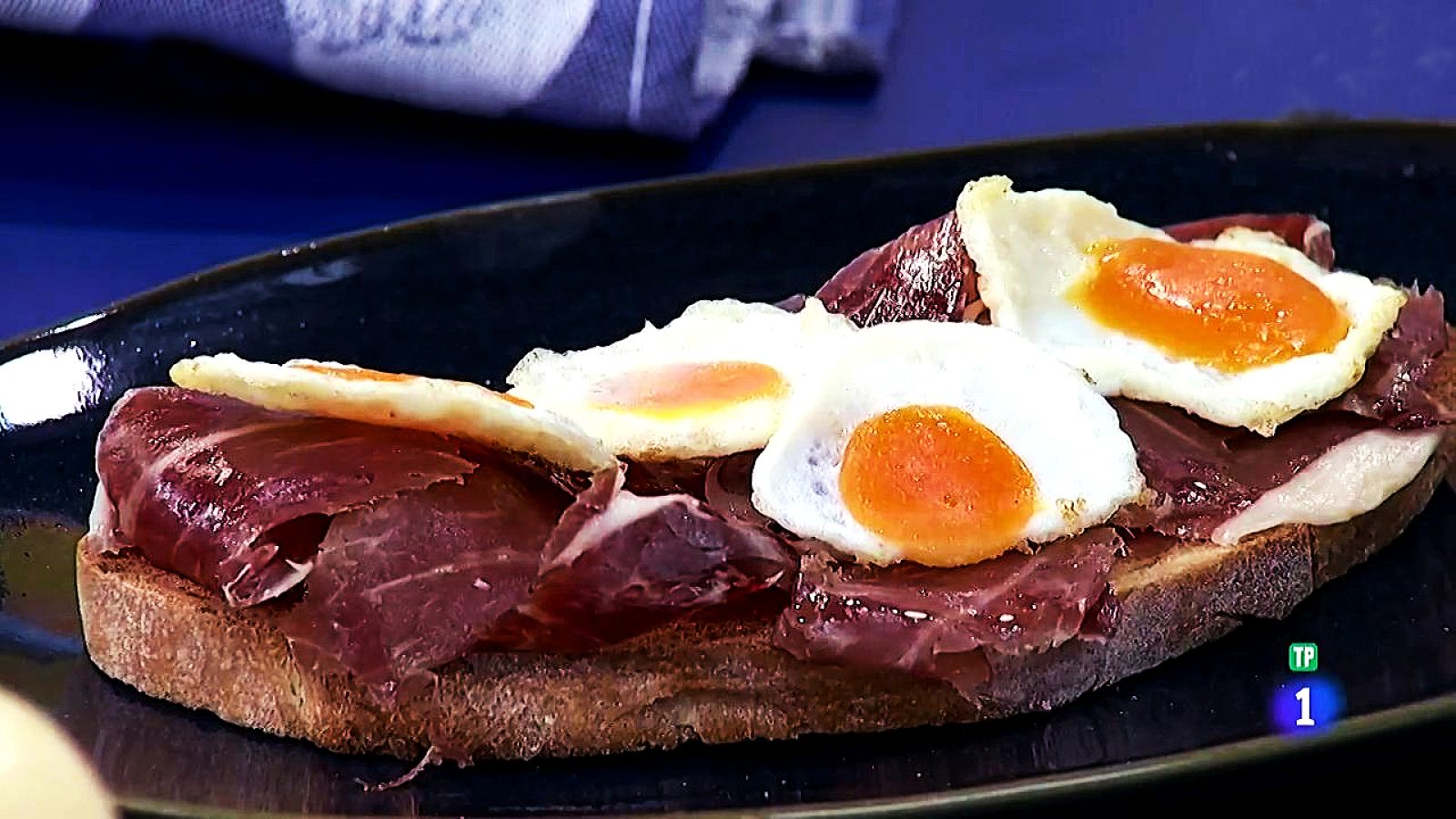 Trucos de MIguel Ángel Muñoz: ¿Cómo hacer unos mini huevos fritos súper originales?