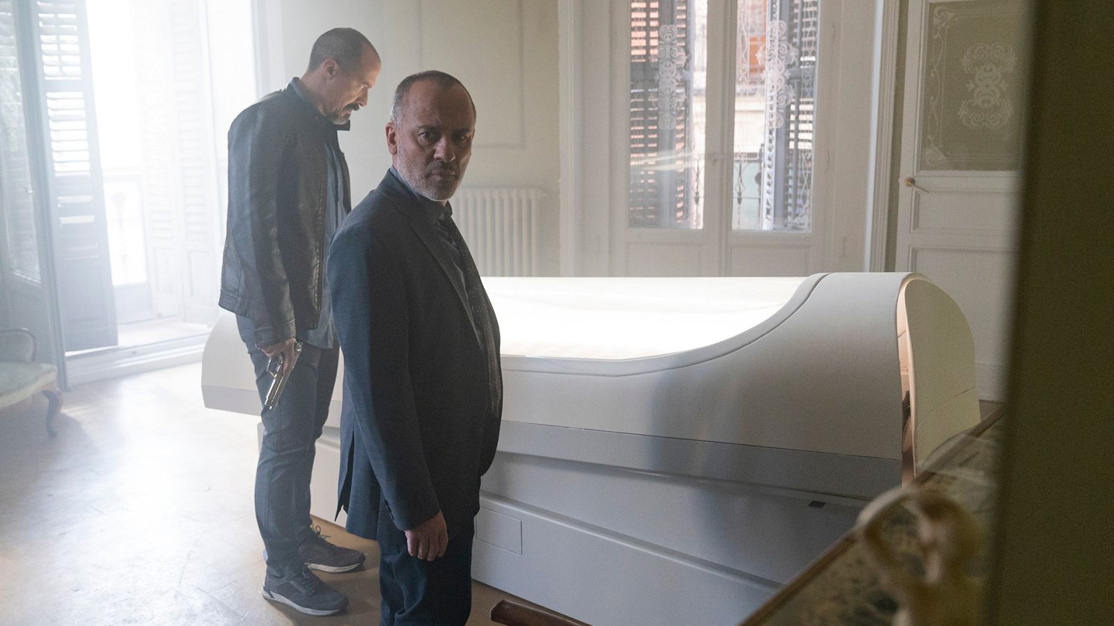 Estoy vivo - Los malos descubren sus cartas