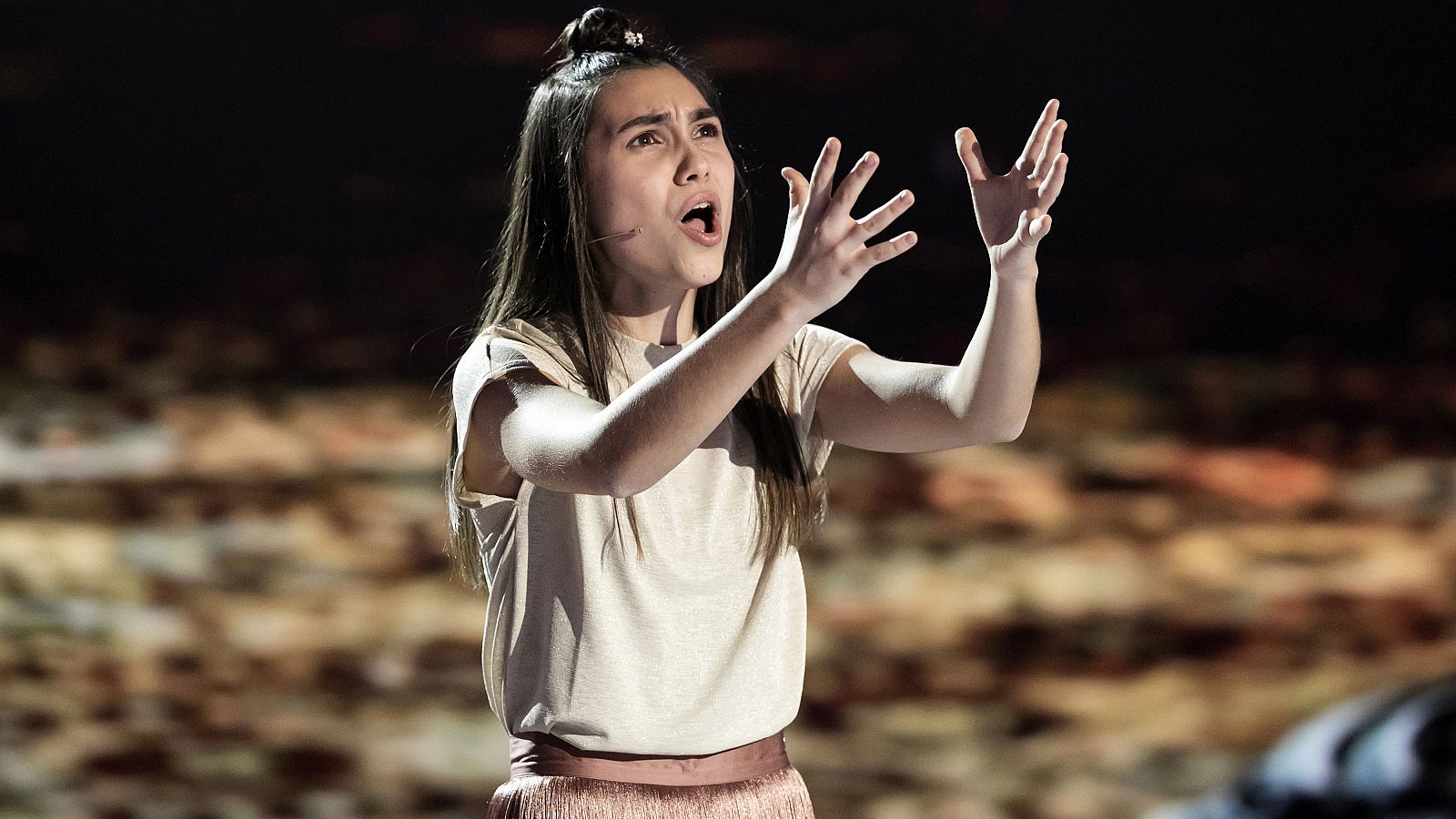 Lorena emociona Prodigios con su gran voz | Ver