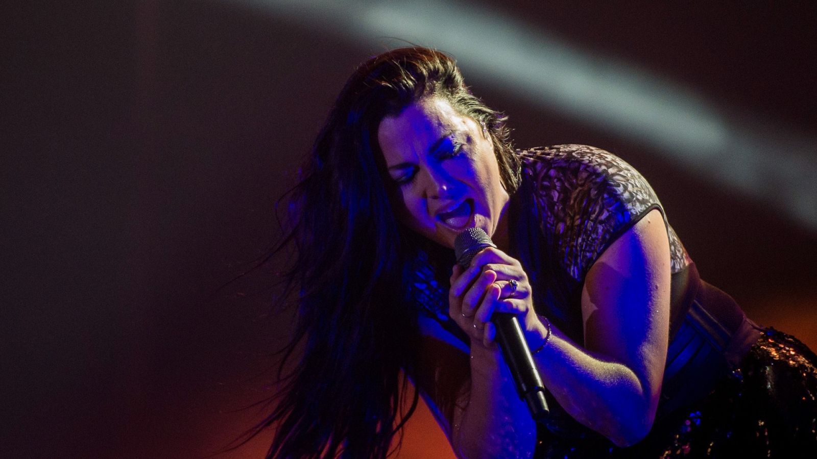 Evanescence regresa con nuevo disco: 'The Bitter Truth' | Ver