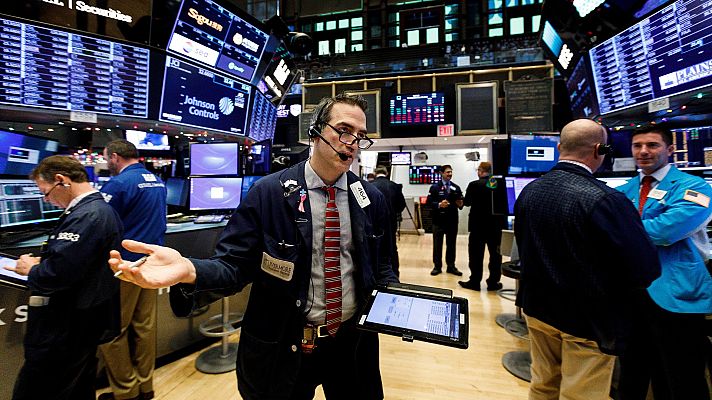 Telediario 1 - Una encuesta de Goldman Sachs evidencia el abuso laboral sobre varios analistas de Wall Street