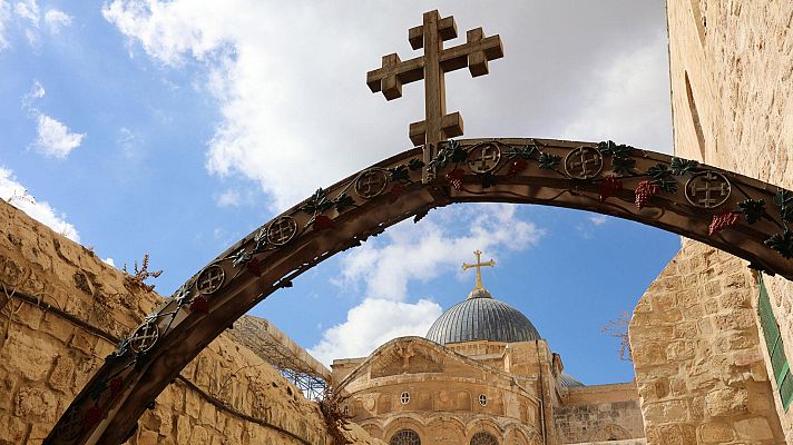 Documenta2 - Monumentos sagrados: Iglesias, la búsqueda de la luz