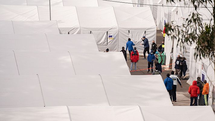 Telediario 1 - Baja la tensión tras los incidentes en el campo de Las Raíces para inmigrantes en Tenerife