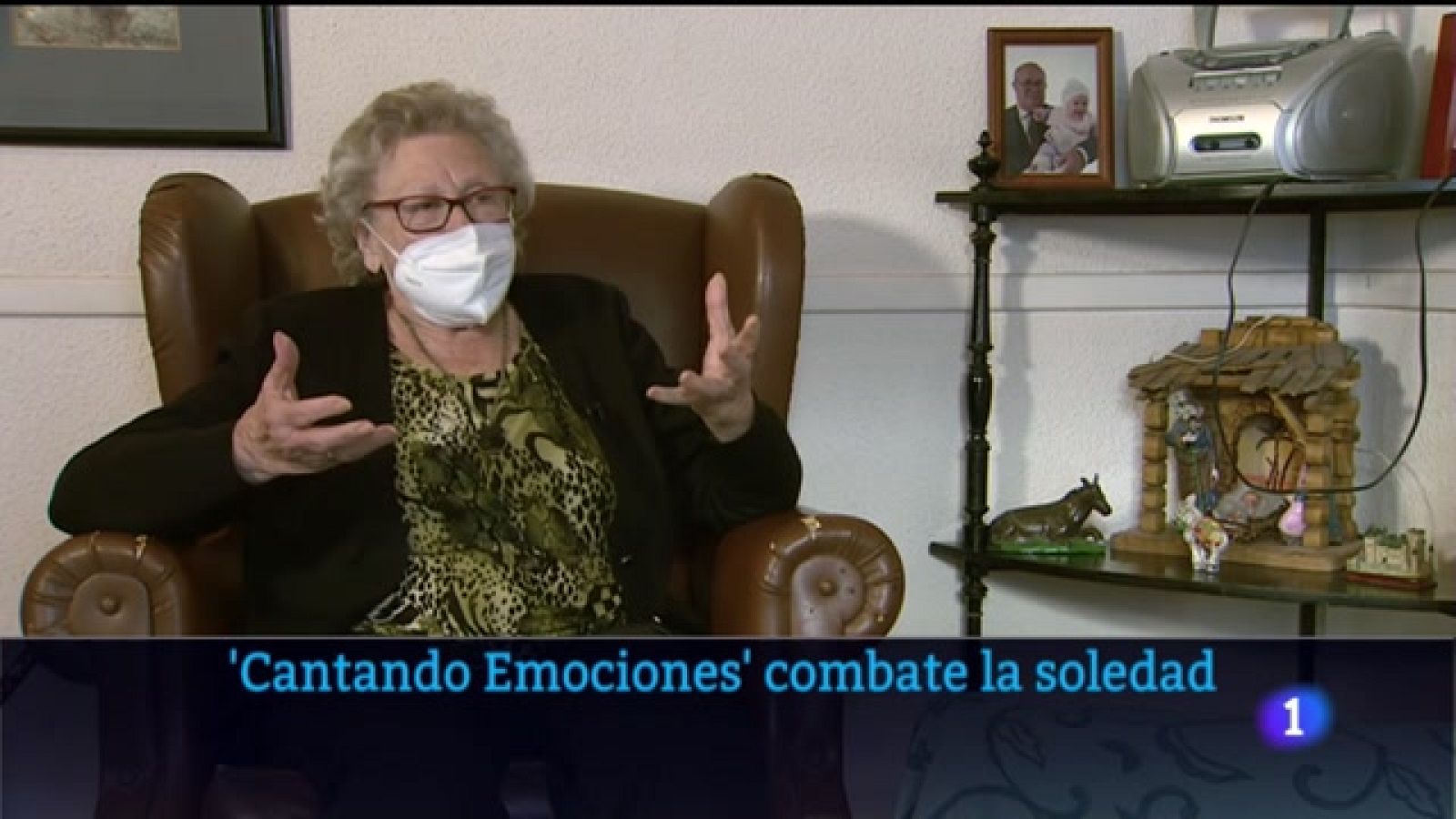 Teresa ha encontrado en Cantando Emociones a voluntarios que la animan