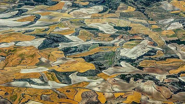 Telediario 1 - Una exposición de fotografías aéreas denuncia el impacto del hombre en la Tierra