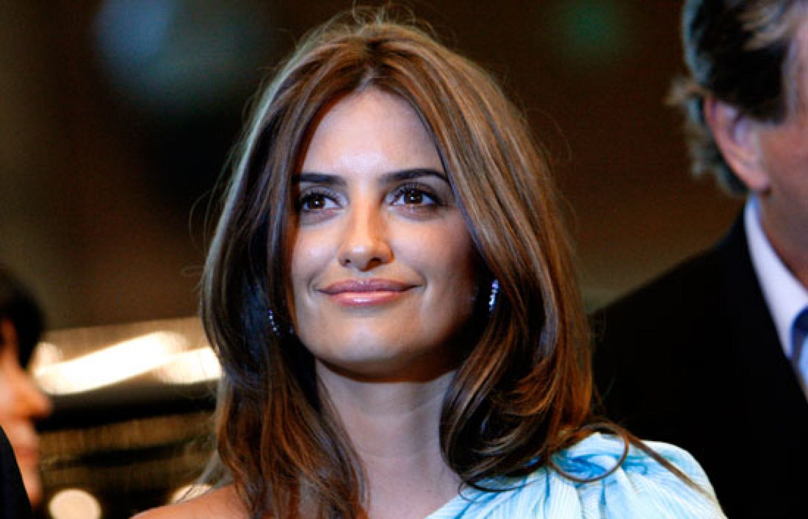 Penélope Cruz acude a la presentación en Toronto de la película de Almodóvar, 'Los abrazos rotos' | Ver
