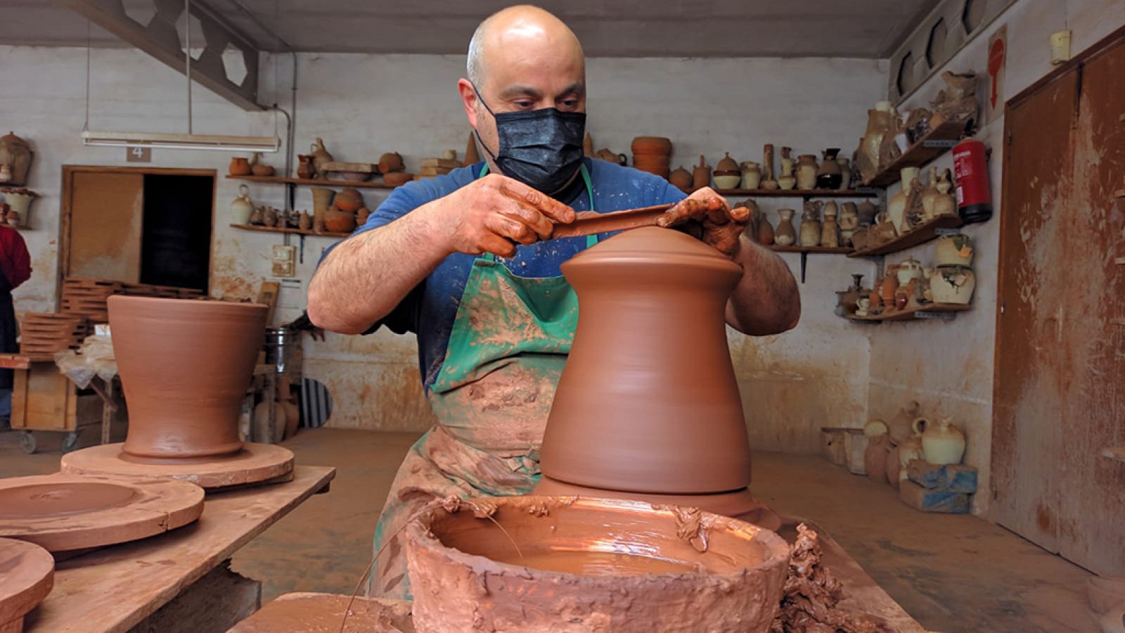 España Directo -  El botijo es el mejor termo natural para mantener el agua fresca durante horas