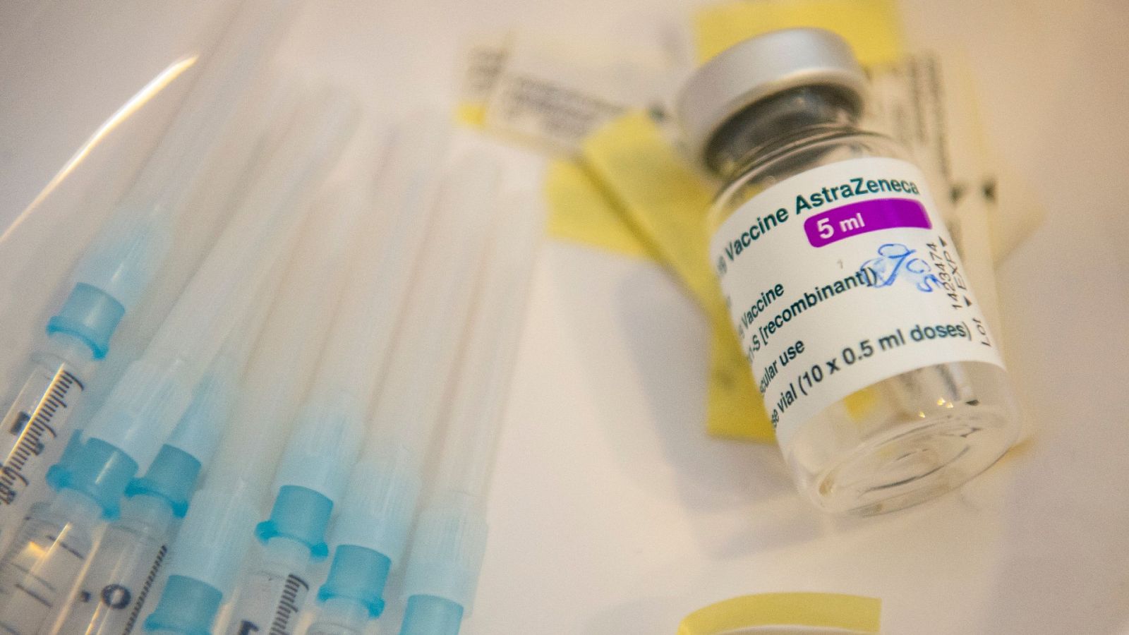 Sanidad plantea tres escenarios para los menores de 60 años que hayan recibido la primera dosis de la vacuna de AstraZeneca