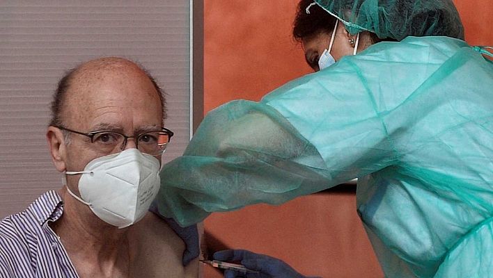 Telediario 1 - Sanidad amplía la vacunación con AstraZeneca a las personas de entre 60 y 69 años