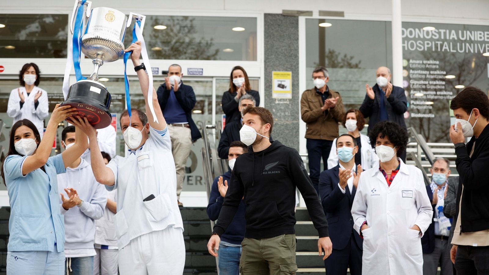 La Real Sociedad ofrece la Copa del Rey a los sanitarios - Informativo 24h | Ver