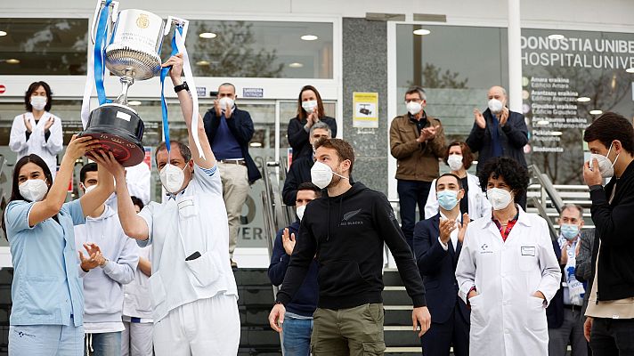 Informativo 24h - La Real Sociedad ofrece la Copa del Rey a los sanitarios por su labor en la pandemia