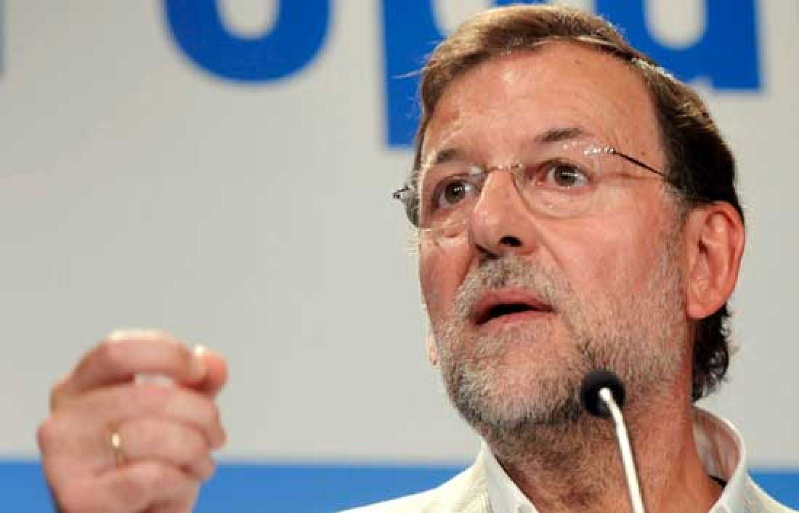 Rajoy descarta apoyar la política económica de Zapatero | Ver