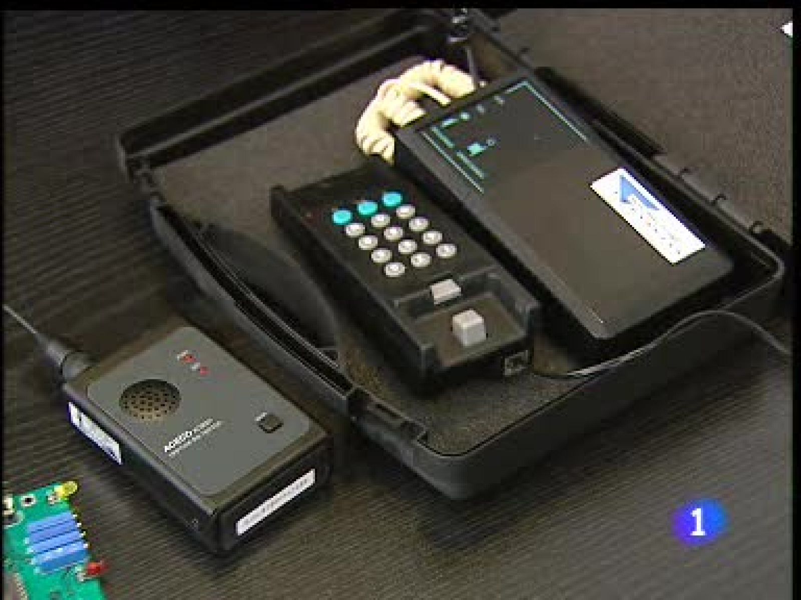 Reporteros del telediario - Los teléfonos a prueba de espías - Reporteros del Telediario | Ver