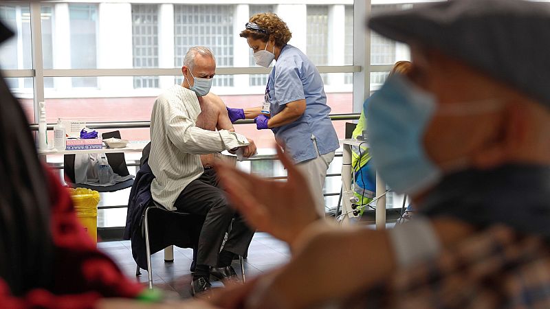 Un 9% de los mayores de 80 años no ha recibido la primera dosis de la vacuna de COVID-19