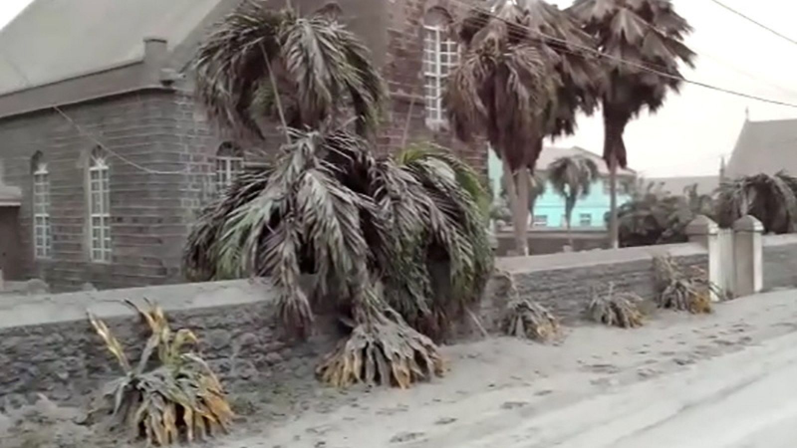 La erupción del volcán La Soufrière deja 20.000 evacuados en San Vicente | Ver