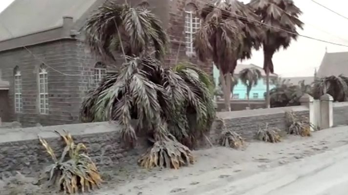 Telediario 1 - La erupción del volcán La Soufrière deja 20.000 evacuados en San Vicente