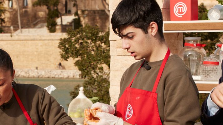 MasterChef - Jose María canta "Fiebre" de Bad Gyal en el cocinado