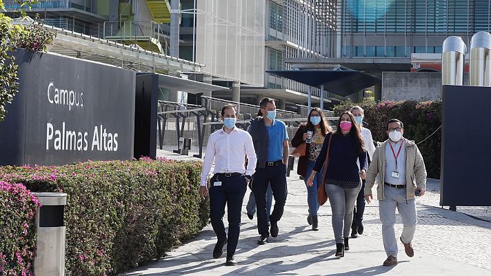 Informativo 24h - La Guardia Civil registra la sede de Abengoa en Sevilla