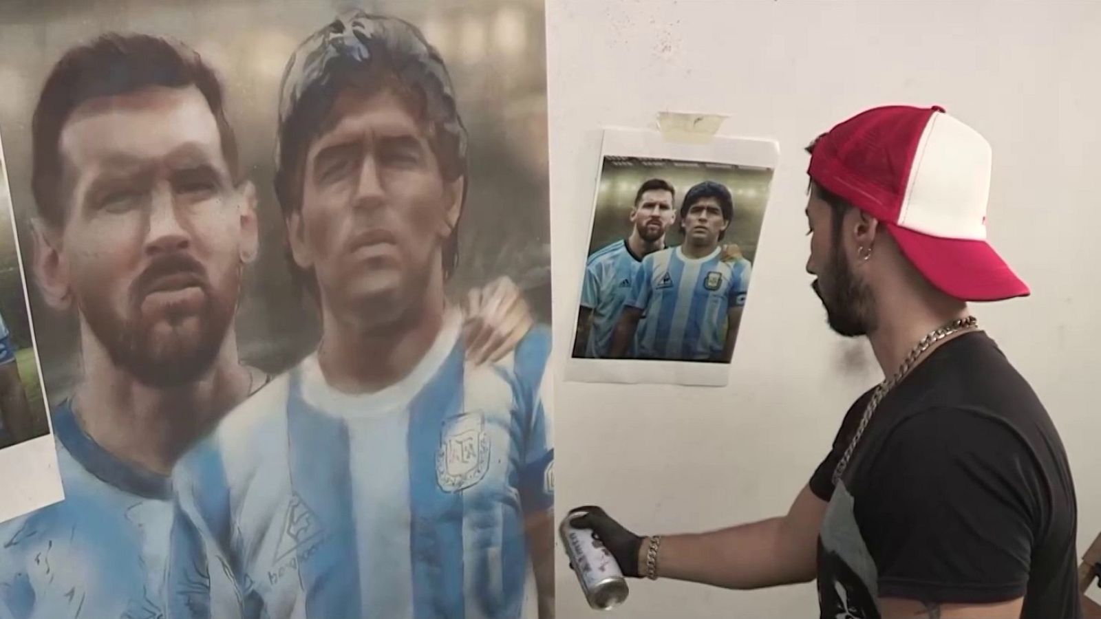 Un artista argentino triunfa con sus retratos de Maradona