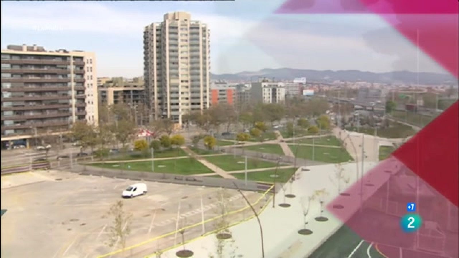 Expliquem com el campus de la UPC dona una empenta a la millora del entorns del tram final del Besòs, recollim la polèmica a Mataró per la instal·lació d¿un corre cans davant una escola i parlem de la davallada de les roses al Maresme.