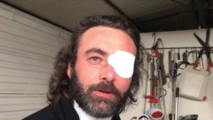 Telediario 1 - Un sacerdote italiano anuncia en misa que cuelga los hábitos