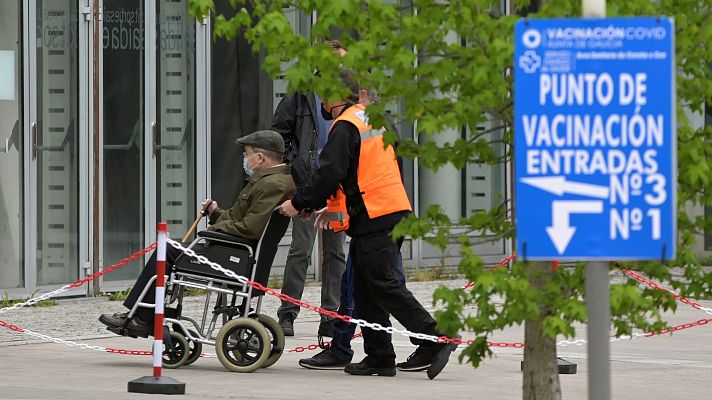 Telediario 1 - Las autoridades piden no acudir a los centros de vacunación sin cita médica
