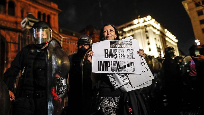 Telediario 1 - Los contagios de coronavirus se aceleran en el mundo, mientras en Israel ya es posible pisar la calle sin mascarilla