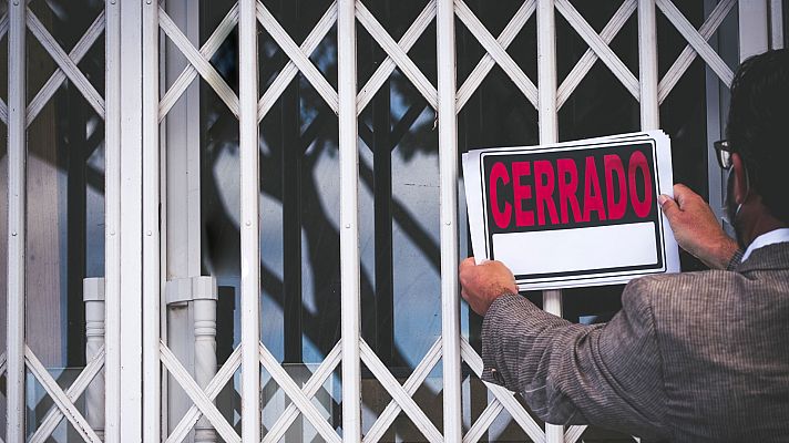 Telediario 1 - La pandemia de coronavirus deja un panorama desolador en muchas calles comerciales de España