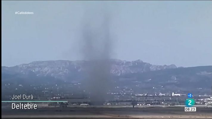 Cafè d'idees - S'observa un remolí de vent o dimoniet a Deltebre