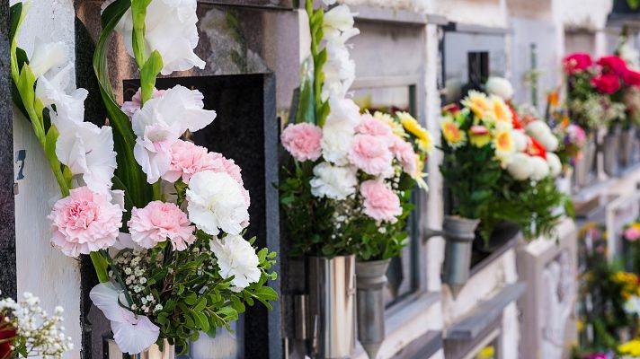 Telediario 1 - "Vacunaos, porfa, que llega gente a mogollón", la peculiar esquela publicada en Bilbao