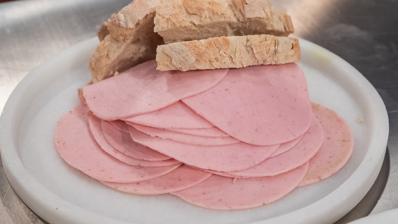 Parece mortadela, pero no creerás de qué esta hecha | Ver