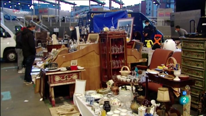 La Metro - Al mercat dels Encants subhasten lots de pisos i botigues