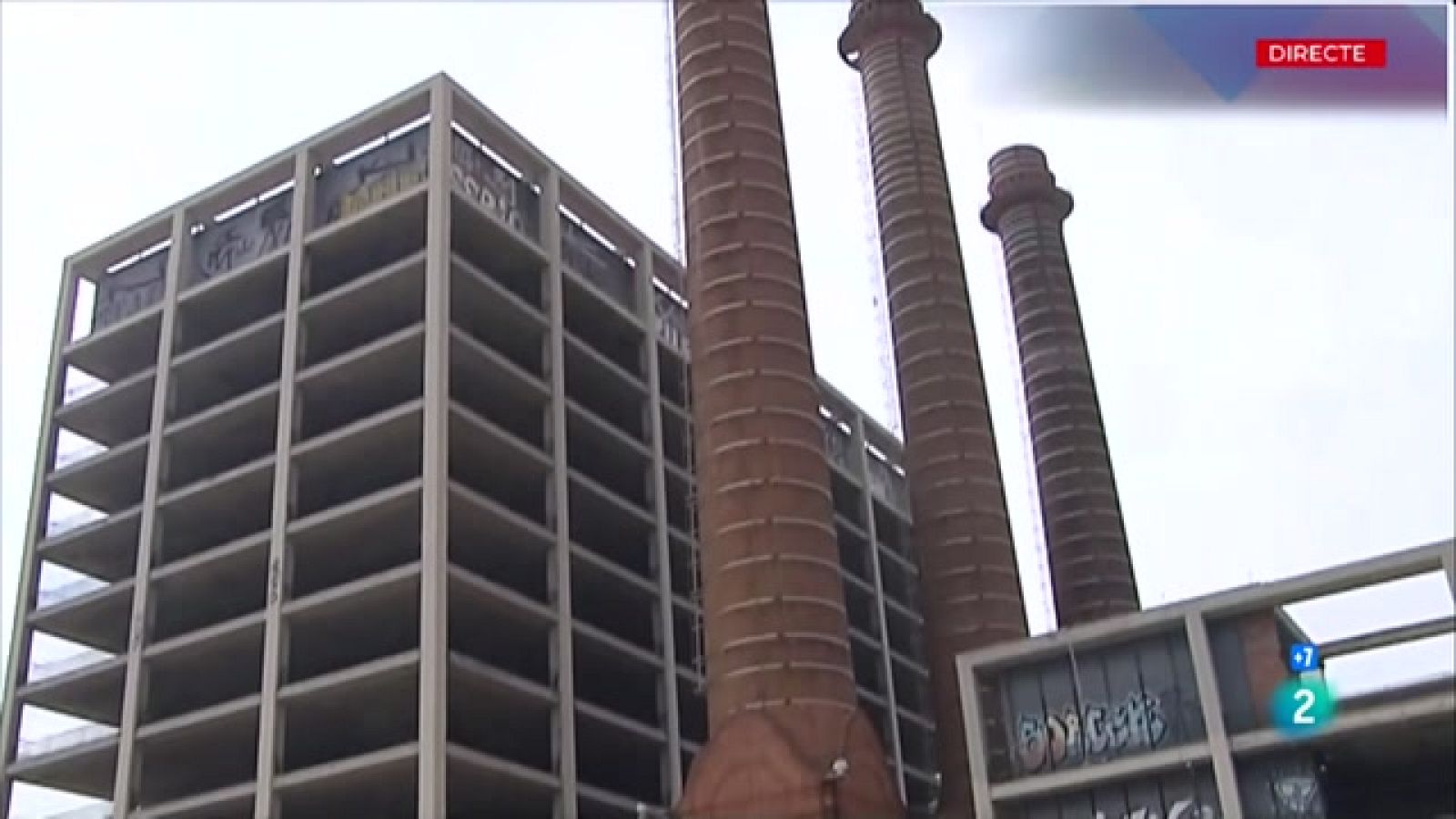 Visitem alguns dels 1300 refugis antiaeris de Barcelona, escoltem les queixes del veïns per la degradació del Parc de les Tres Xemeneies i coneixem Som Riures, una ONG de dentistes solidaris.