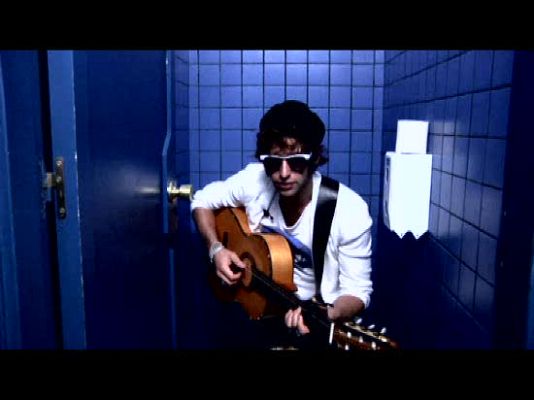 Fuera de lugar - Acústicos - Fuera De Lugar: Adanowsky 'Estoy Mal'