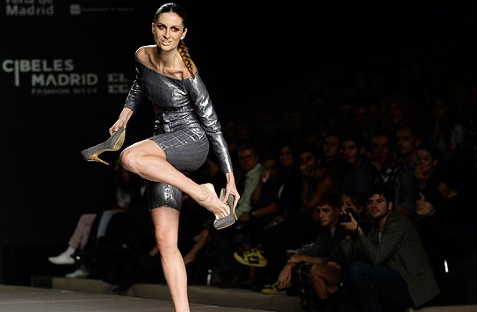 La primavera y la noche guían el desfile de Carlos Doblas en CIbeles 09