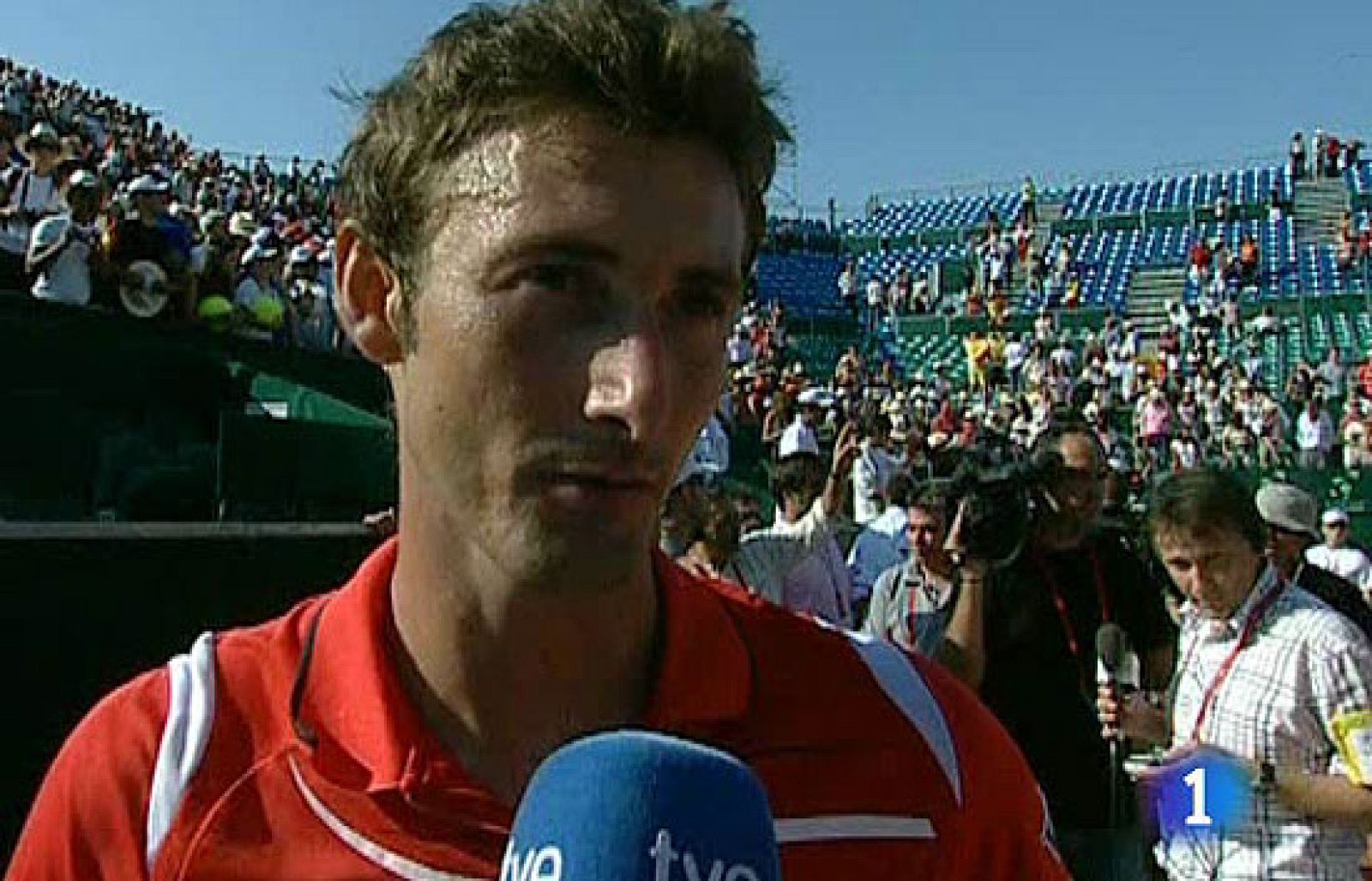Juan Carlos Ferrero ha conseguido el segundo punto para la Armada española en las semifinales de la Copa Davis, tras vencer en 3 sets al israelí Sela. El valenciano se ha mostrado satisfecho por el triunfo y piensa ya en la final de la Davis: "Ojalá
