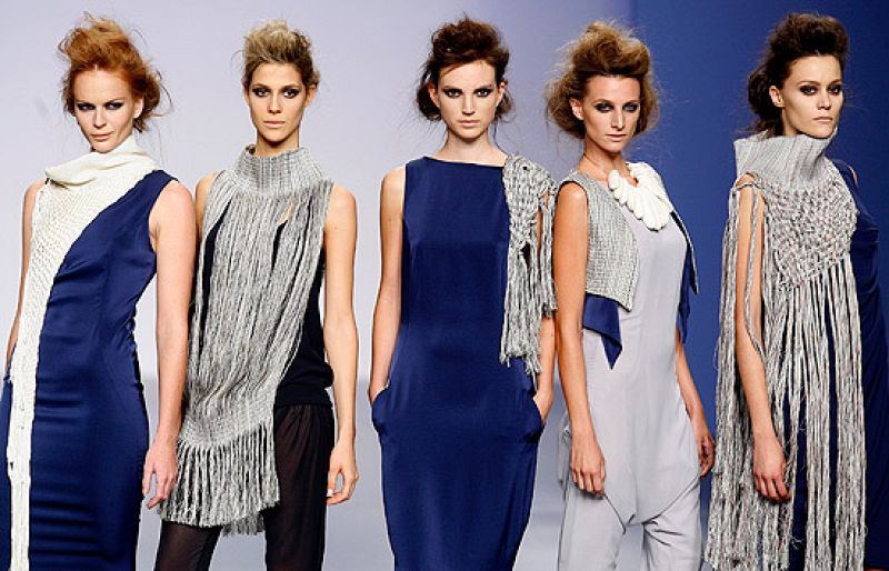 Sara Coleman tiñe de azul su nueva colección