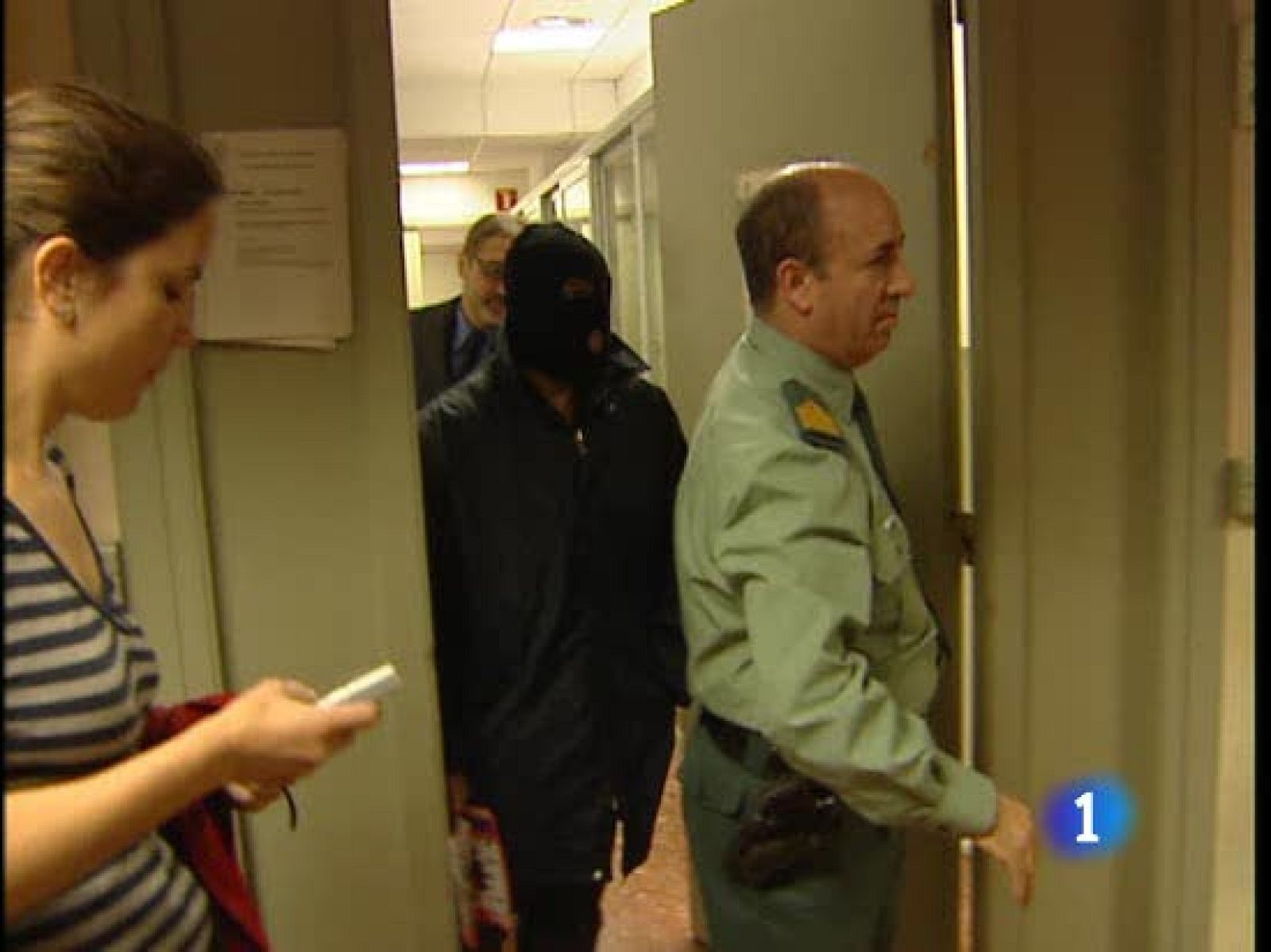 Cataluña va a ofrecer a cuarenta presos por delitos sexuales la castración química | Ver