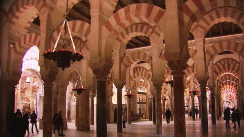 La Mezquita de Crdoba: lecturas epigrficas en el contexto urbano*