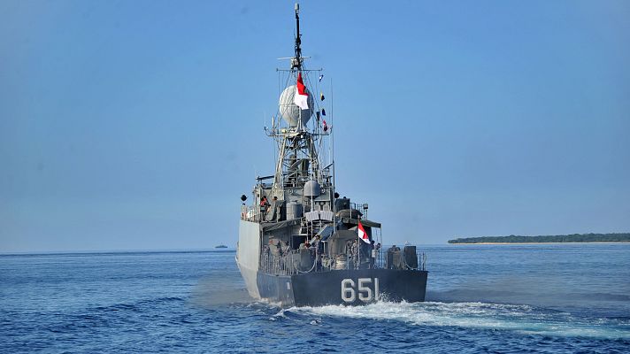 Telediario 1 - Indonesia da por hundido el submarino desaparecido