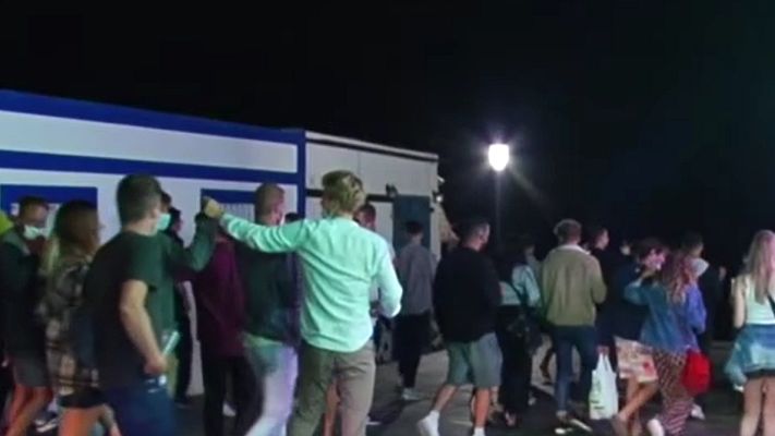 Telediario 1 - Corralejo se convierte en foco de fiestas ilegales de turistas franceses e italianos