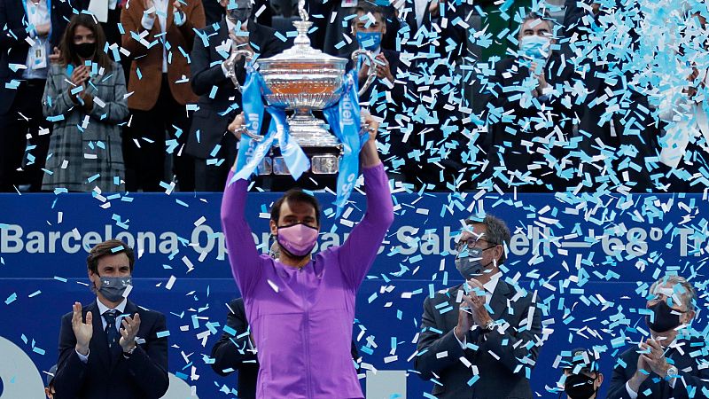 Rafa Nadal supera a un gran Tsitsipas y gana su 12º Godó | Ver