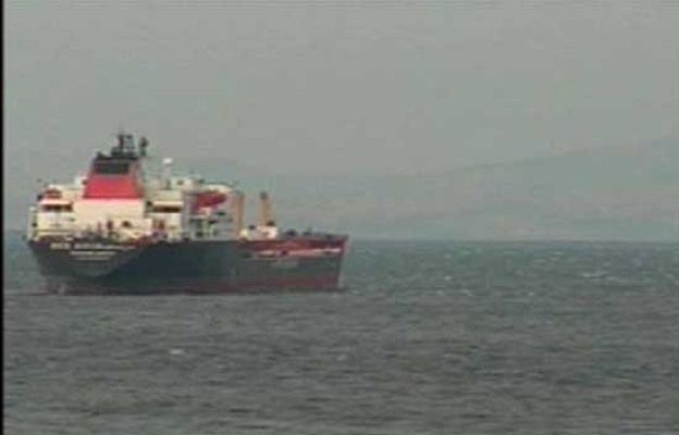  - La Armada se ha sumado a la búsqueda de los más de 30 inmigrantes que desaparecieron cerca de Perejil.