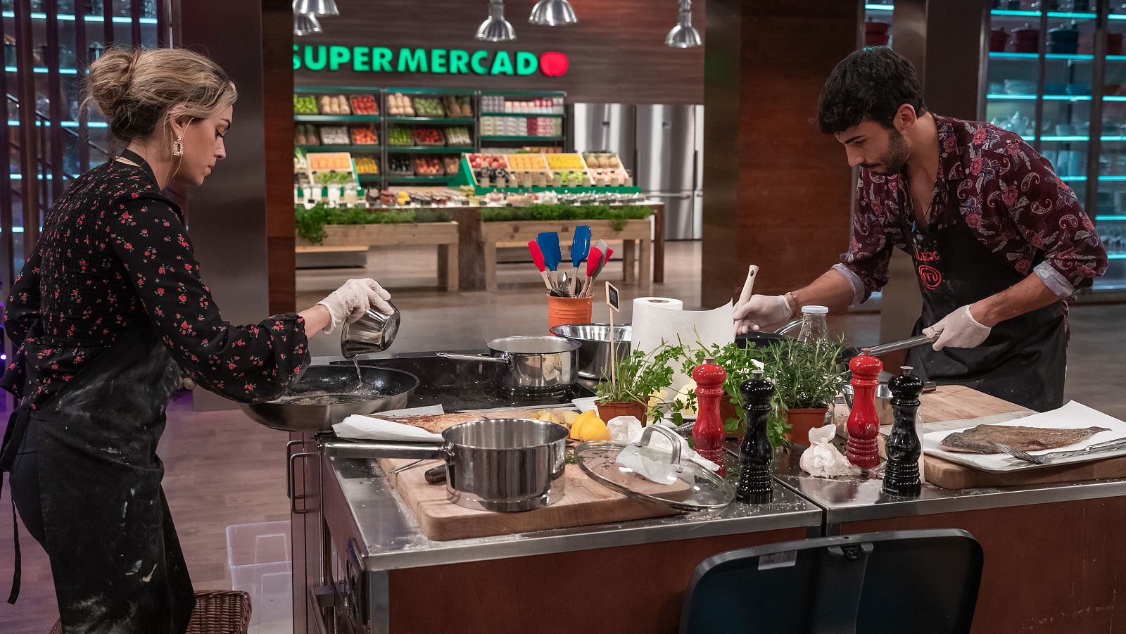 Alex contra María, lucha de titanes