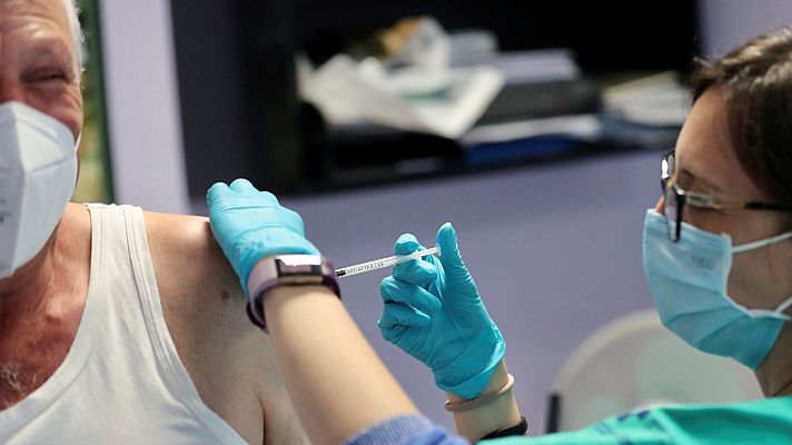 La tarde en 24h - Simón, sin querer ser "temerario", asegura que España alcanzará el objetivo de la vacunación en verano