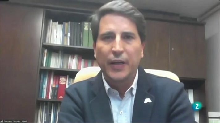 El Vespre - Pintado: "No entenem per què podem servir dinars a l'interior i no els sopars"