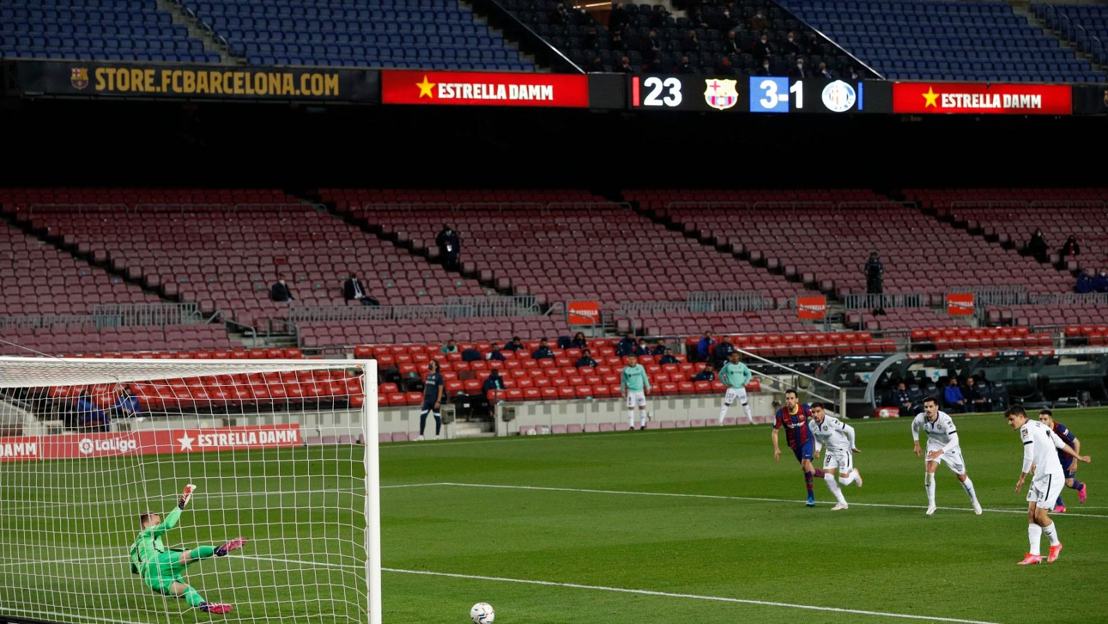 El público volverá a los estadios los últimos partidos de liga - Informativo 24h | Ver