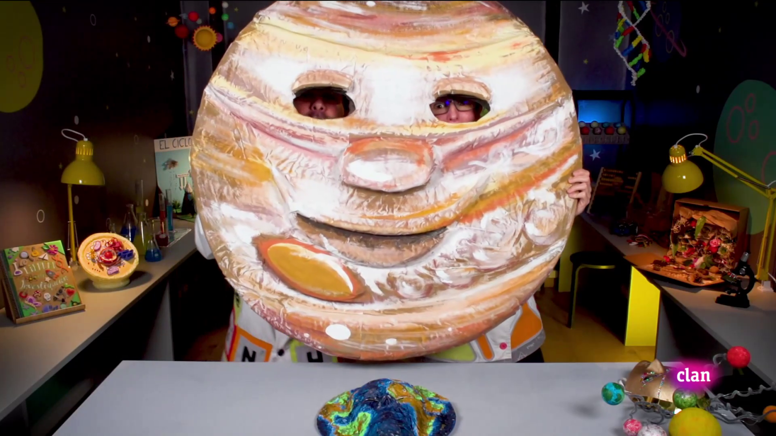 Aprendemos en Clan - RETO - El carnaval de los planetas - RTVE.es - Aprendemos en Clan | Ver